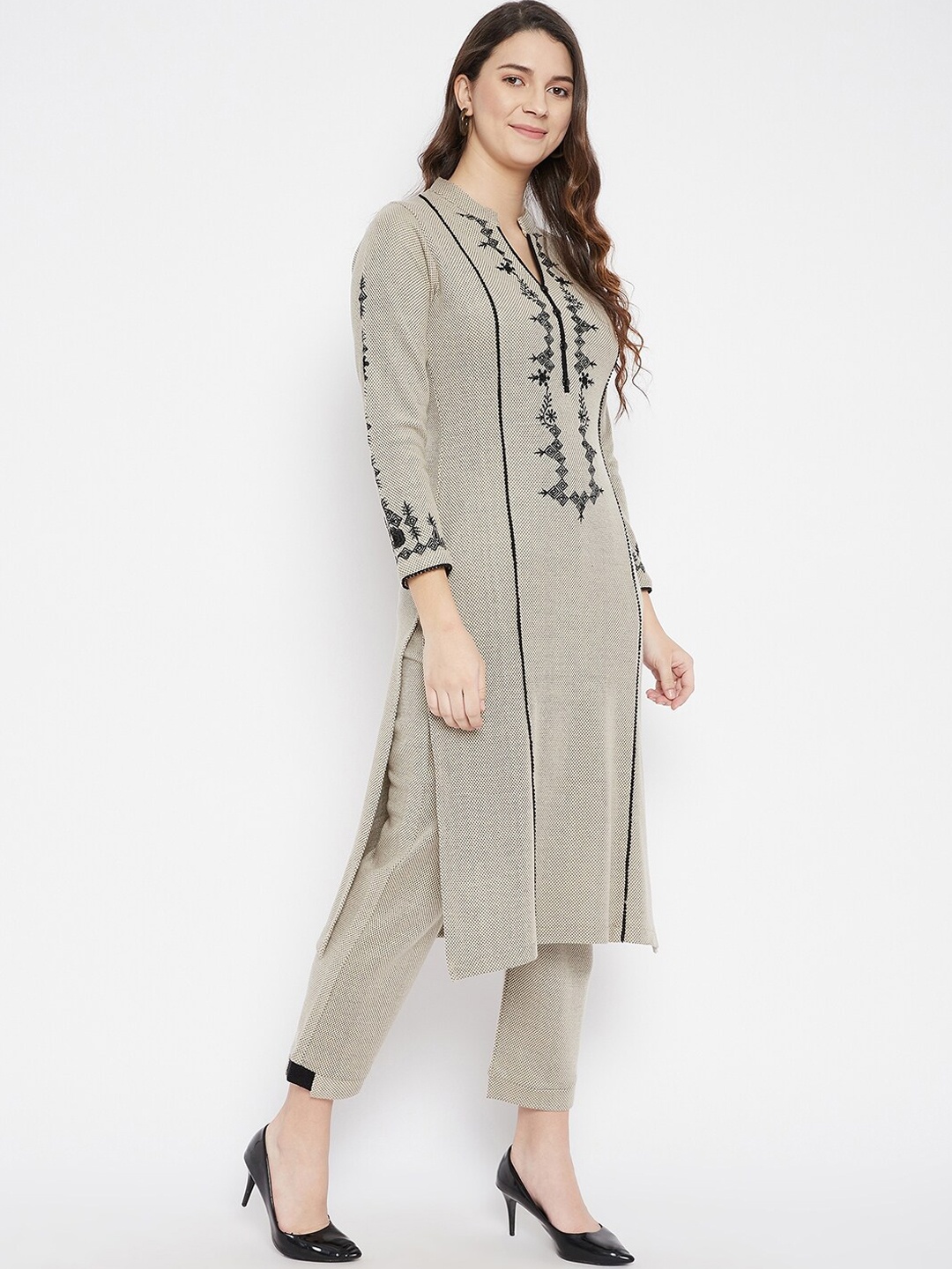 

Zigo Winter Wear Ethnic Motifs Yoke Design Regular Thread Work Knitted Kurta with Trousers, Grey