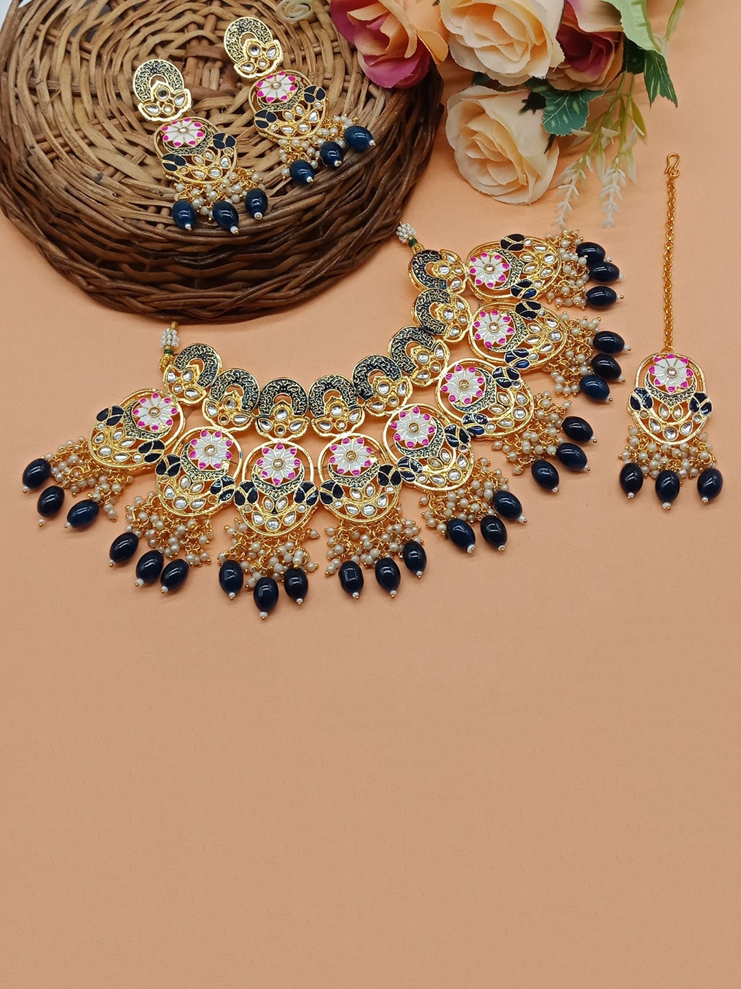 

AASHISH IMITATION Gold-Plated Kundan Studded & Beaded Jewellery Set