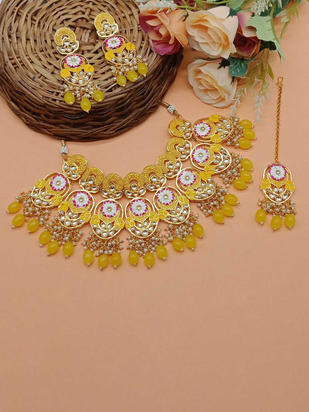 

AASHISH IMITATION Gold-Plated Kundan Studded & Beaded Jewellery Set