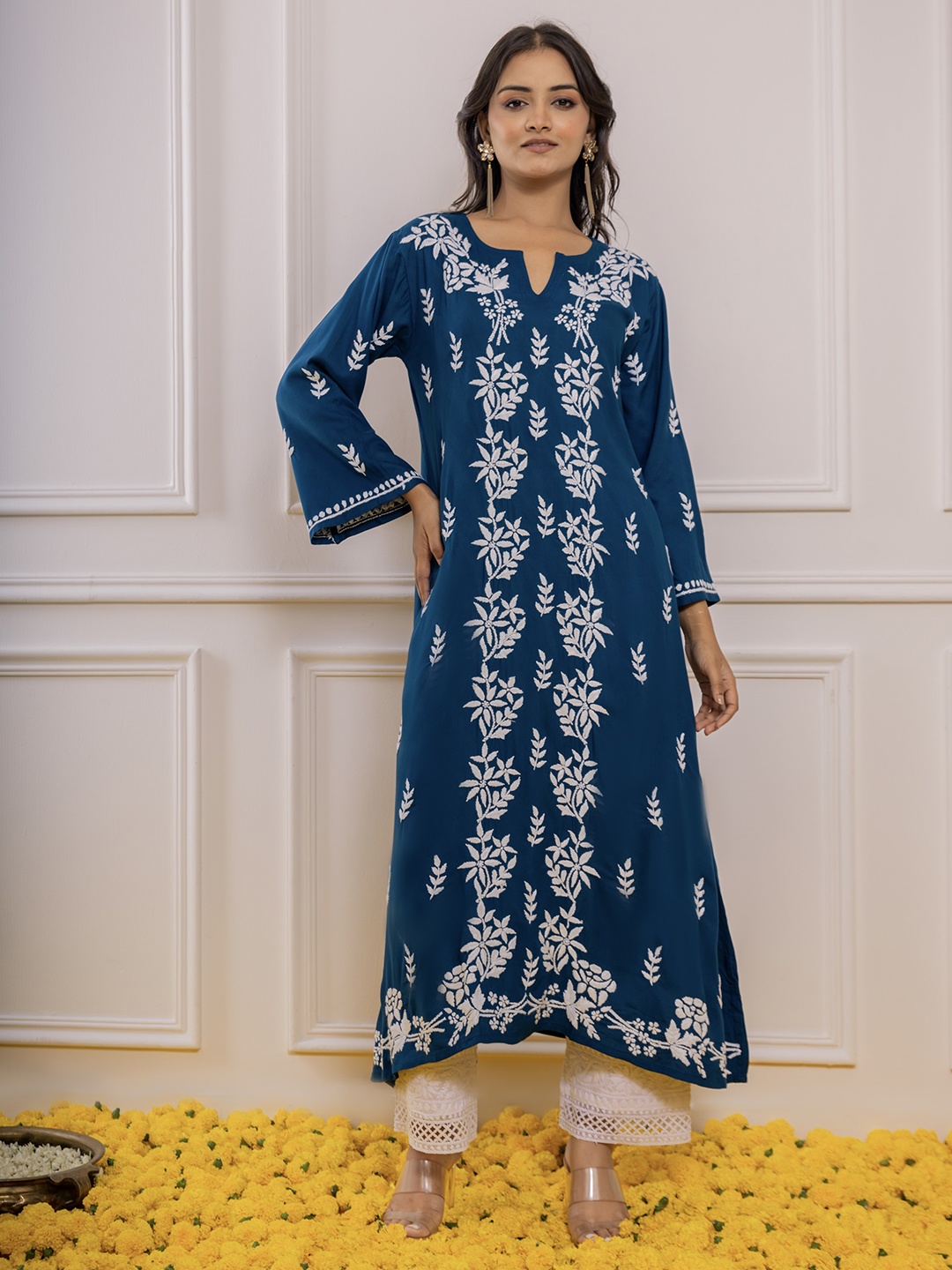 

HOUSE OF KARI Ethnic Motifs Embroidered Round Neck Chikankari Cotton Kurta, Navy blue