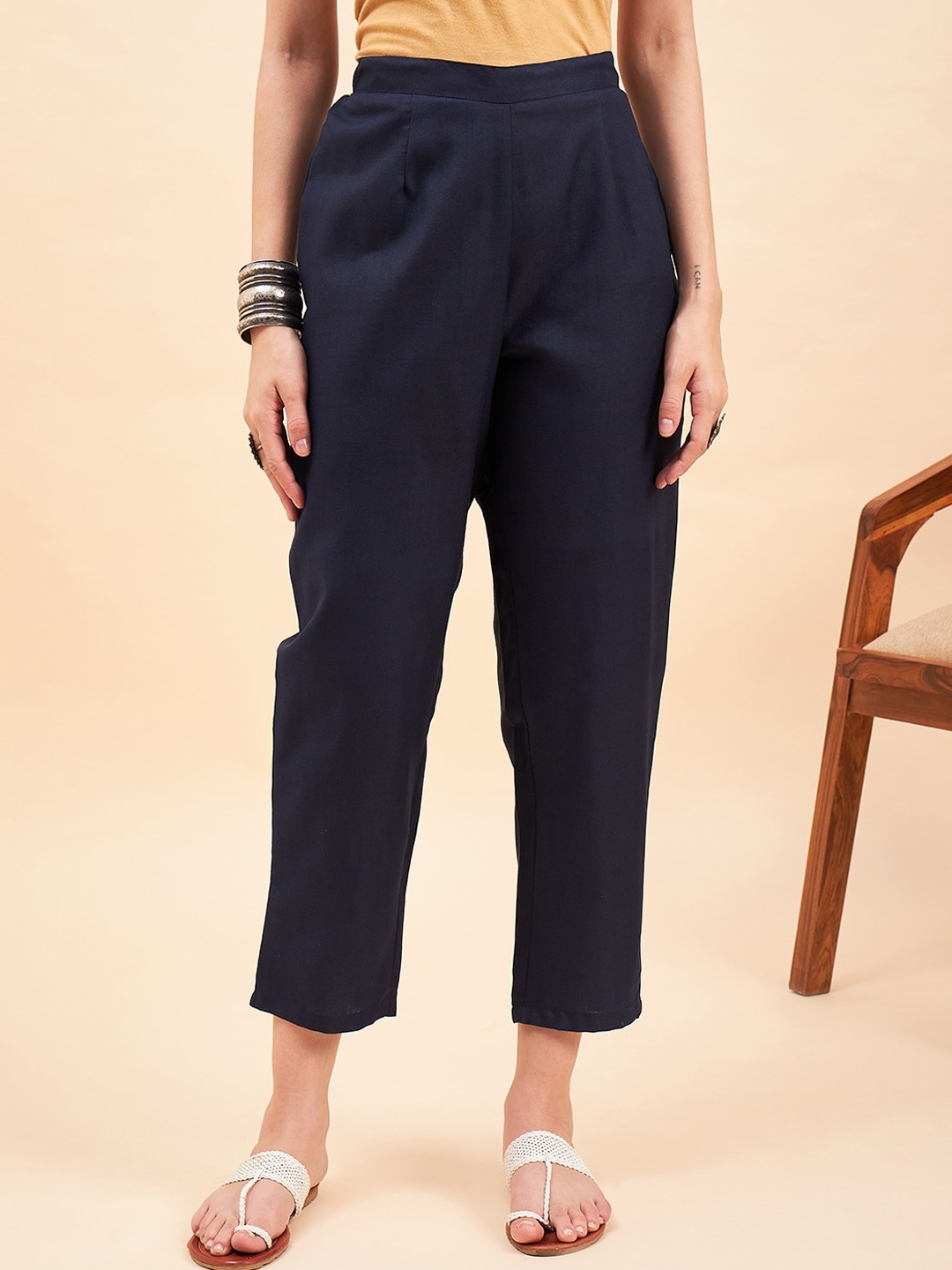 

Sangria Women Mid-Rise Straight-Fit Peg Trousers, Navy blue