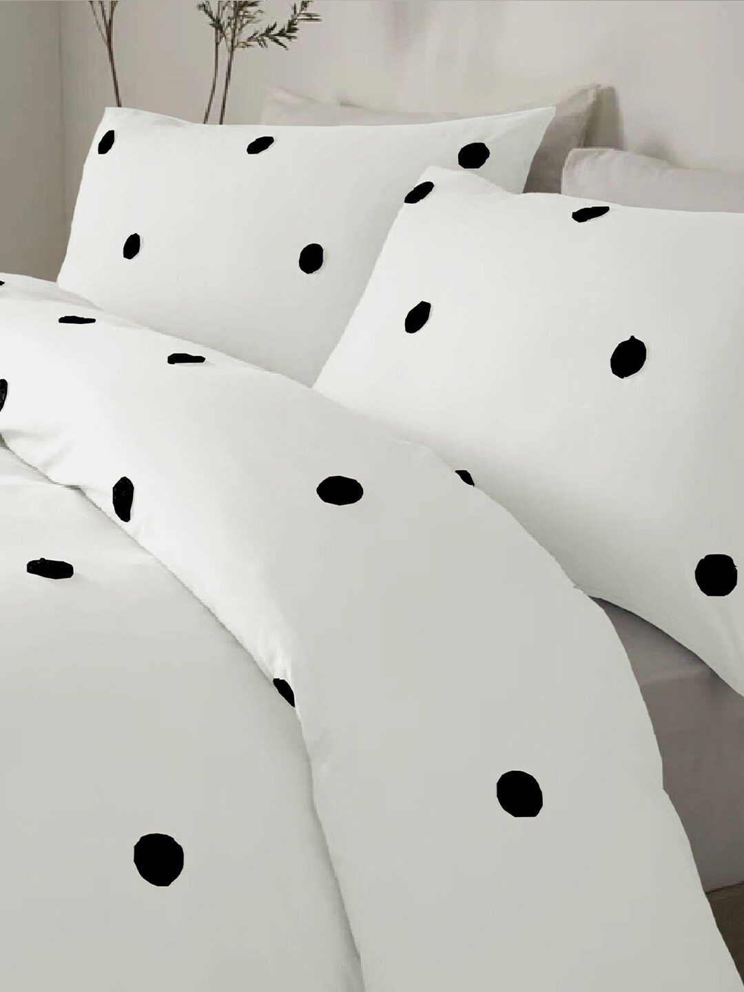

THE WHITE MOSS Desert Rose Luxurious White Winter King Comforter & 2 Pillow Covers