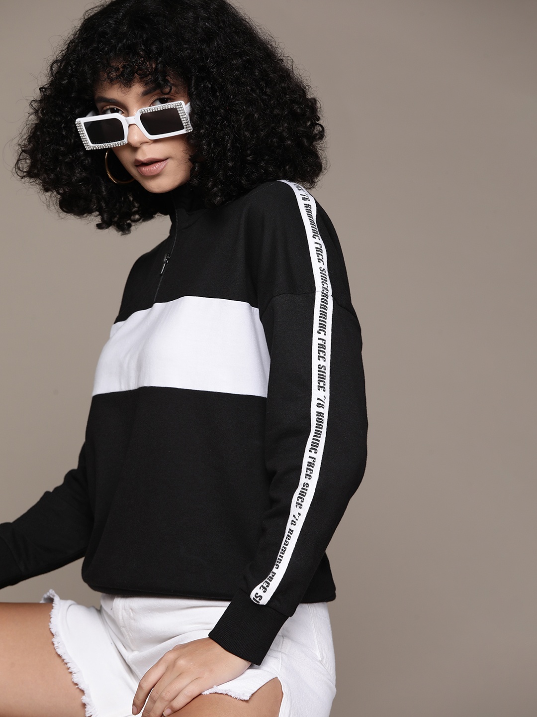 

Roadster Women Colourblocked Pullover Sweatshirt, Black