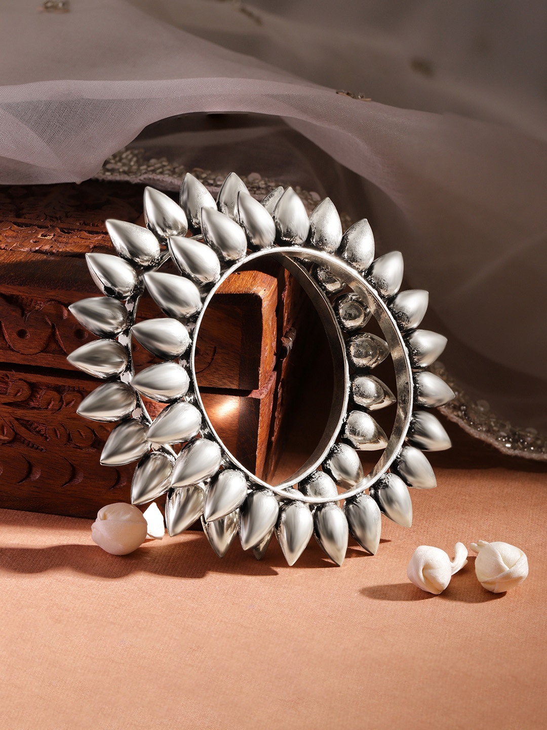 

Rubans Set of 2 Oxidized Silver Plated Vintage Elegance Bangles