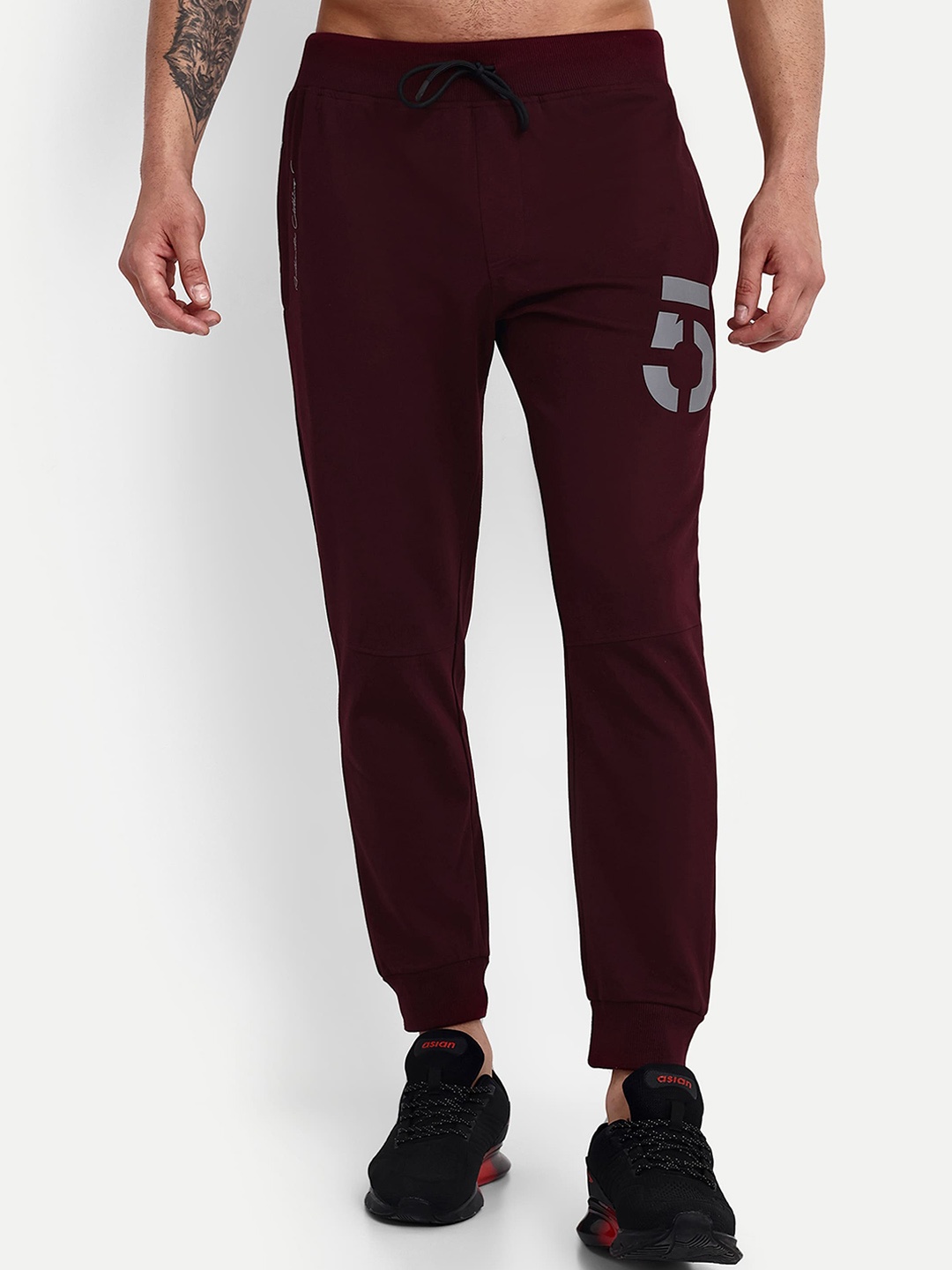 

REPRISE Men Regular Fit Mid Rise Joggers, Maroon