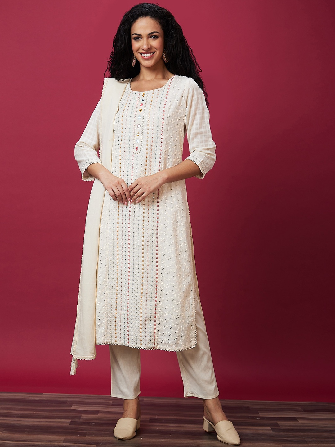 

Globus Off-White Floral Embroidered Thread Work Pure Cotton Kurta With Trousers & Dupatta