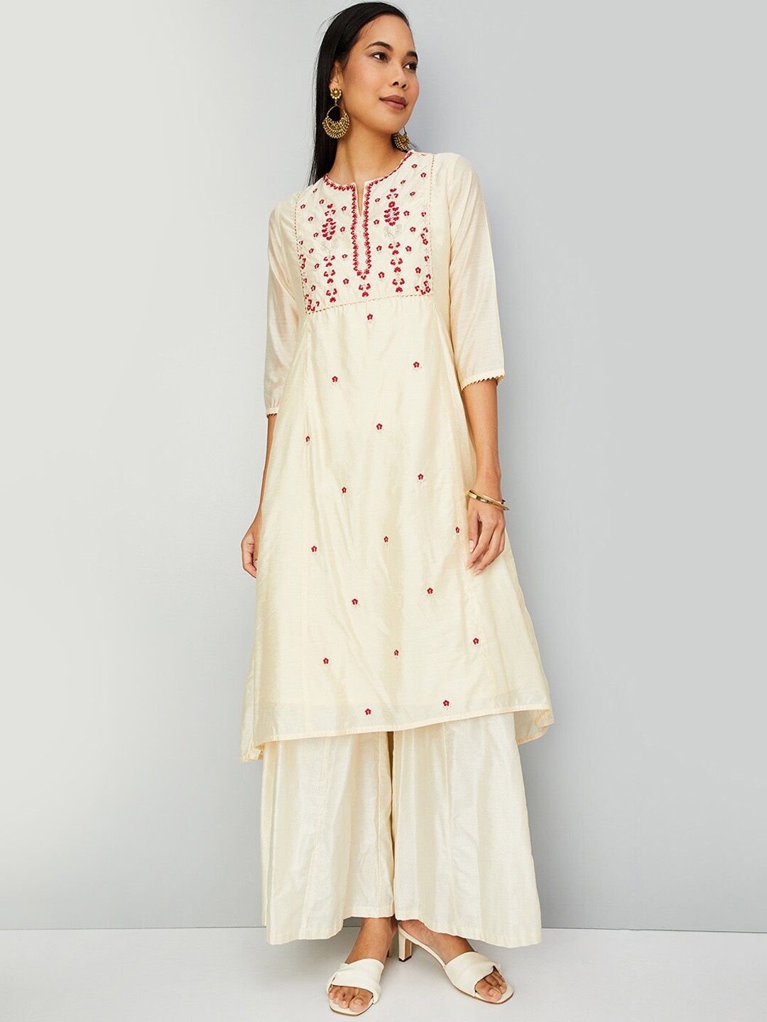 

max Floral Embroidered Cotton Kurta, Off white