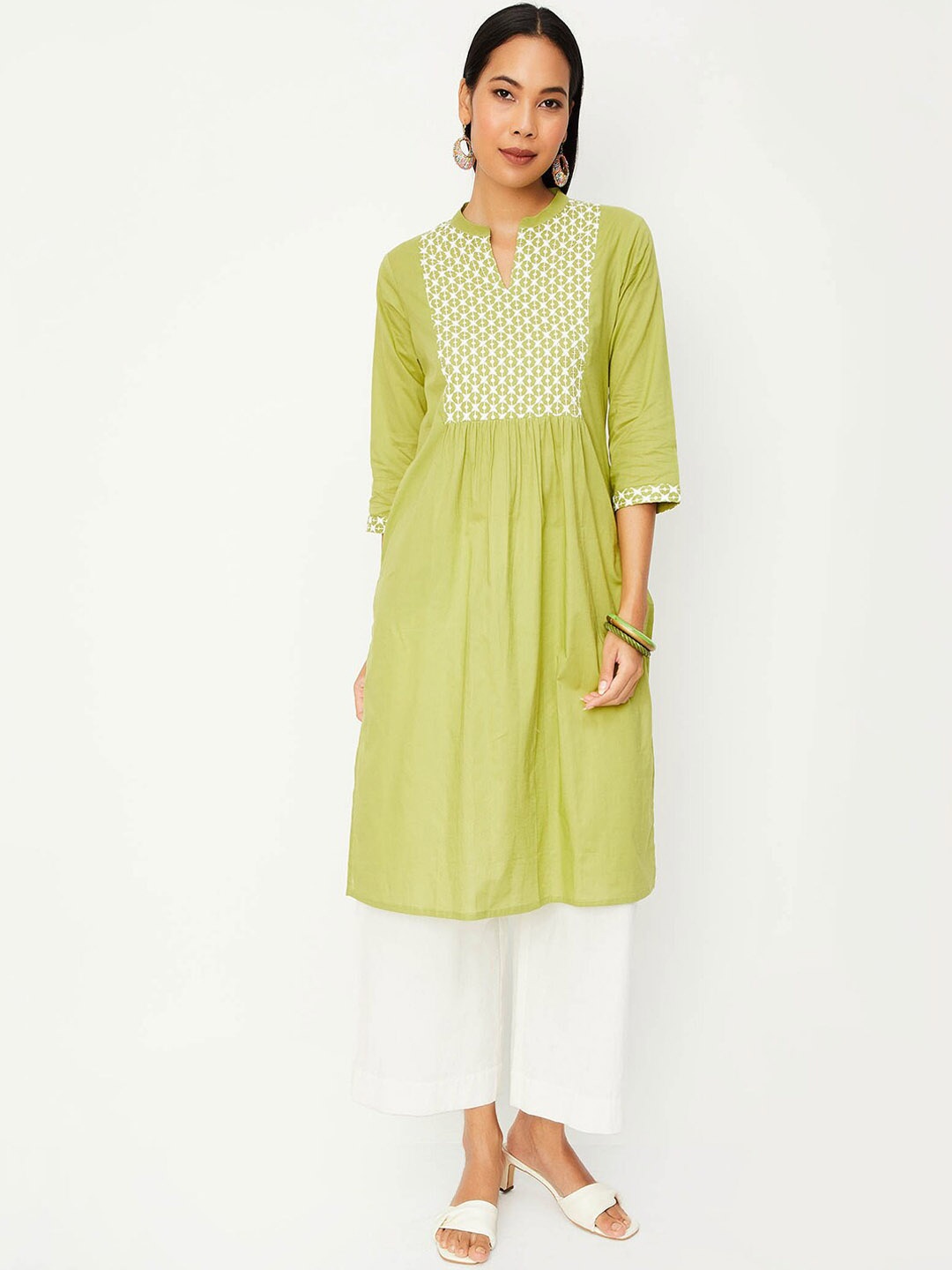 

max Geometric Yoke Design Mandarin Collar Thread Work Cotton Straight Kurta, Green
