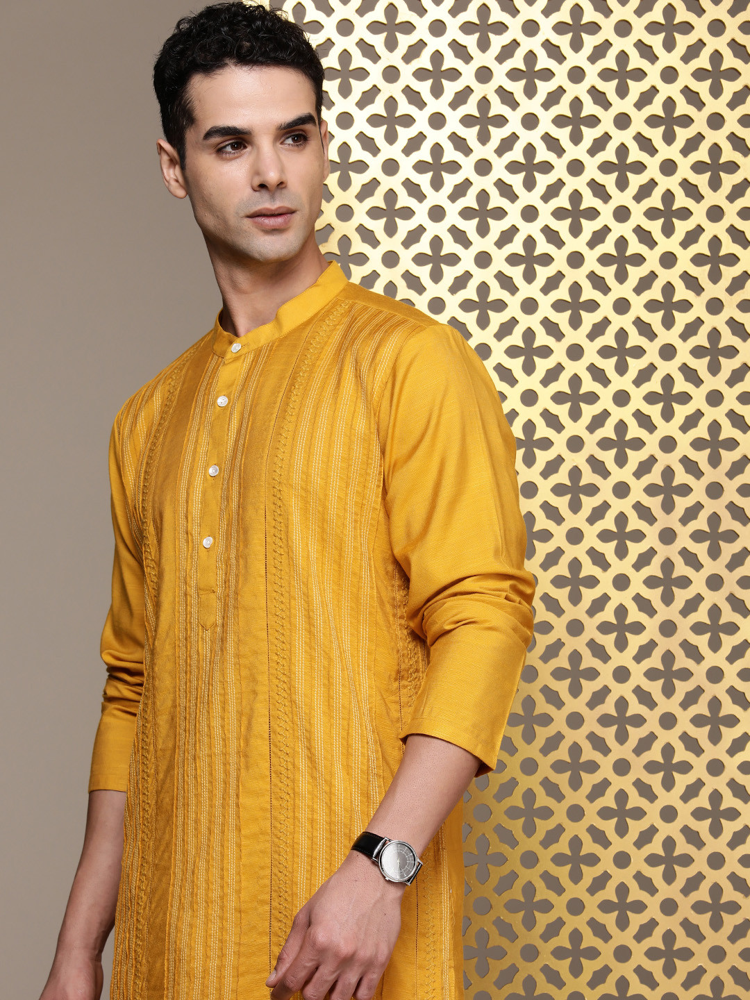 

House of Pataudi Men Jashn Striped Thread Work Kurta With Trousers, Yellow