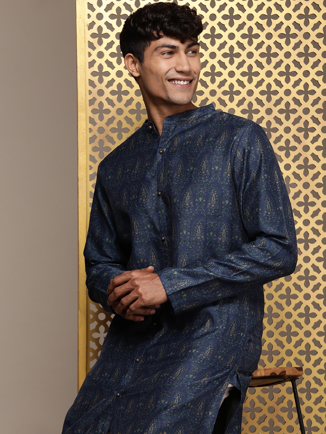 

House of Pataudi Jashn Men Ethnic Motifs Printed Kurta, Navy blue