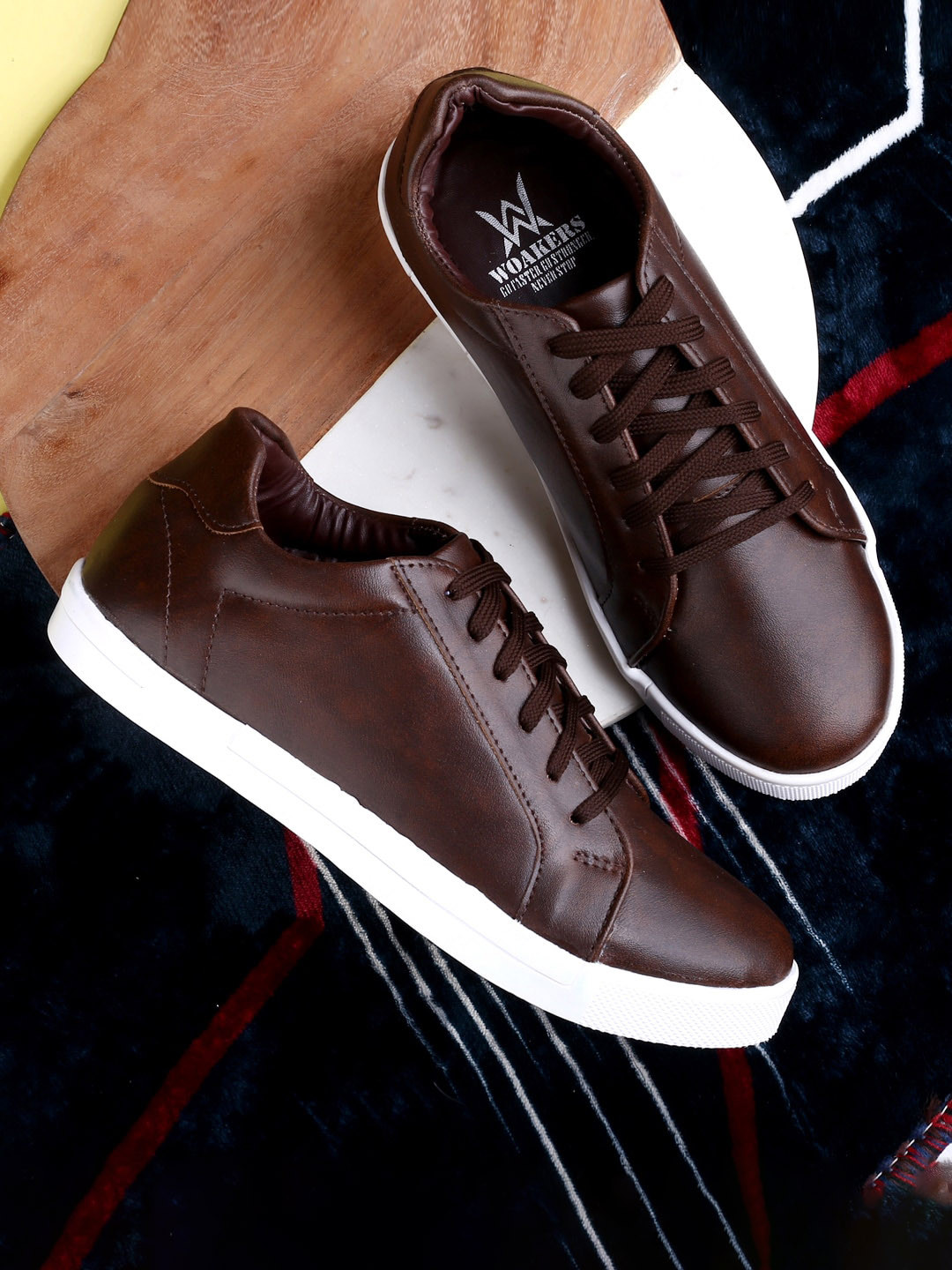 

Woakers Men Contrast Sole Sneakers, Brown