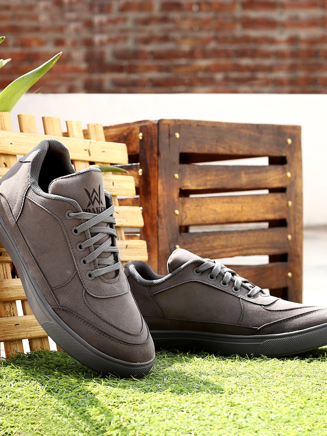

Woakers Men Basics Sneakers, Grey