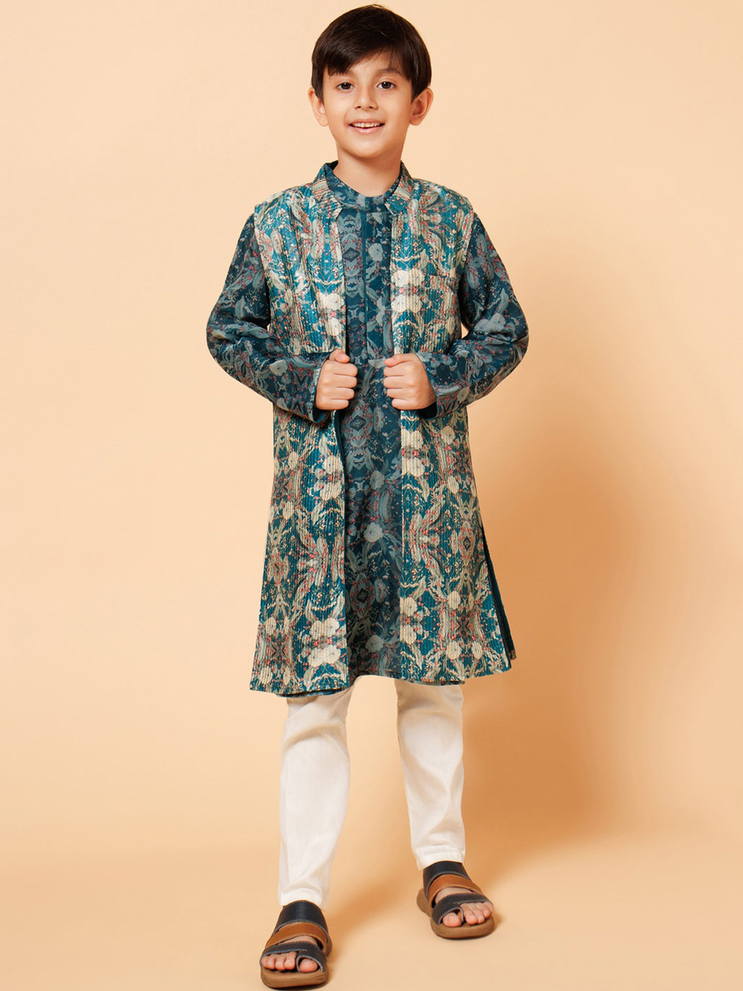 

PICCOLO Boys Floral Printed Mandarin Collar Kurta With Pyjamas & Long Jacket, Green