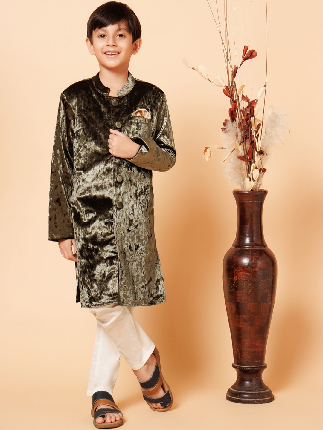 

PICCOLO Boys Mandarin Collar Regular Velvet Kurta with Pyjamas, Green