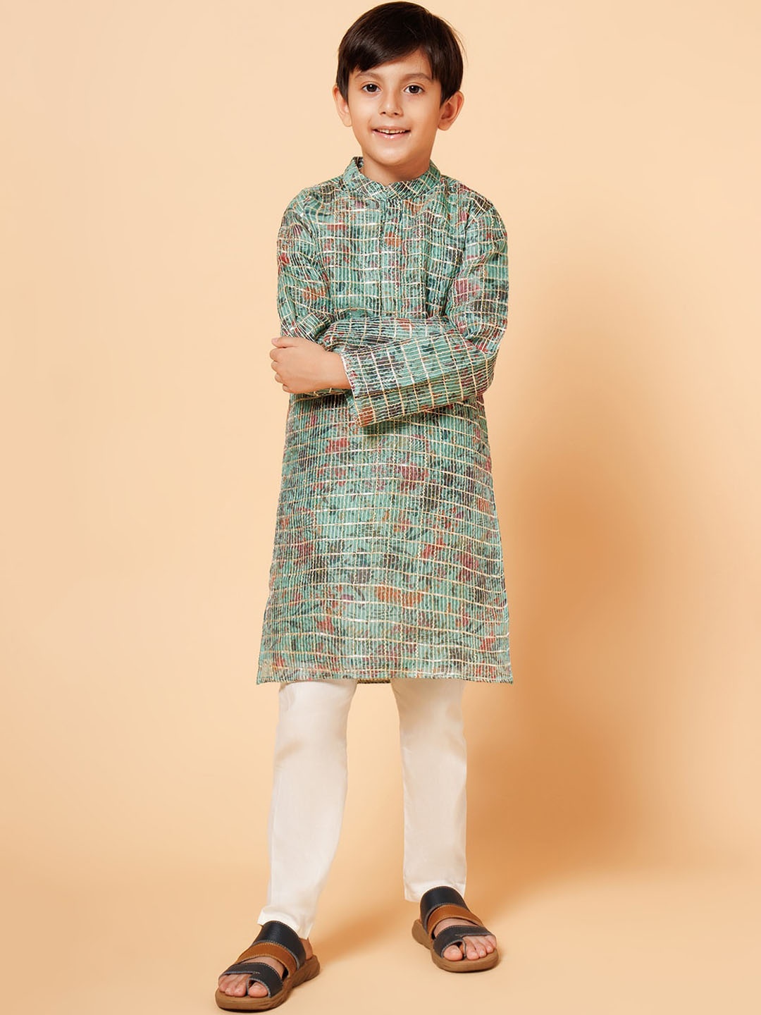 

PICCOLO Boys Floral Printed Mandarin Collar Thread Work Kurta With Pyjamas, Green