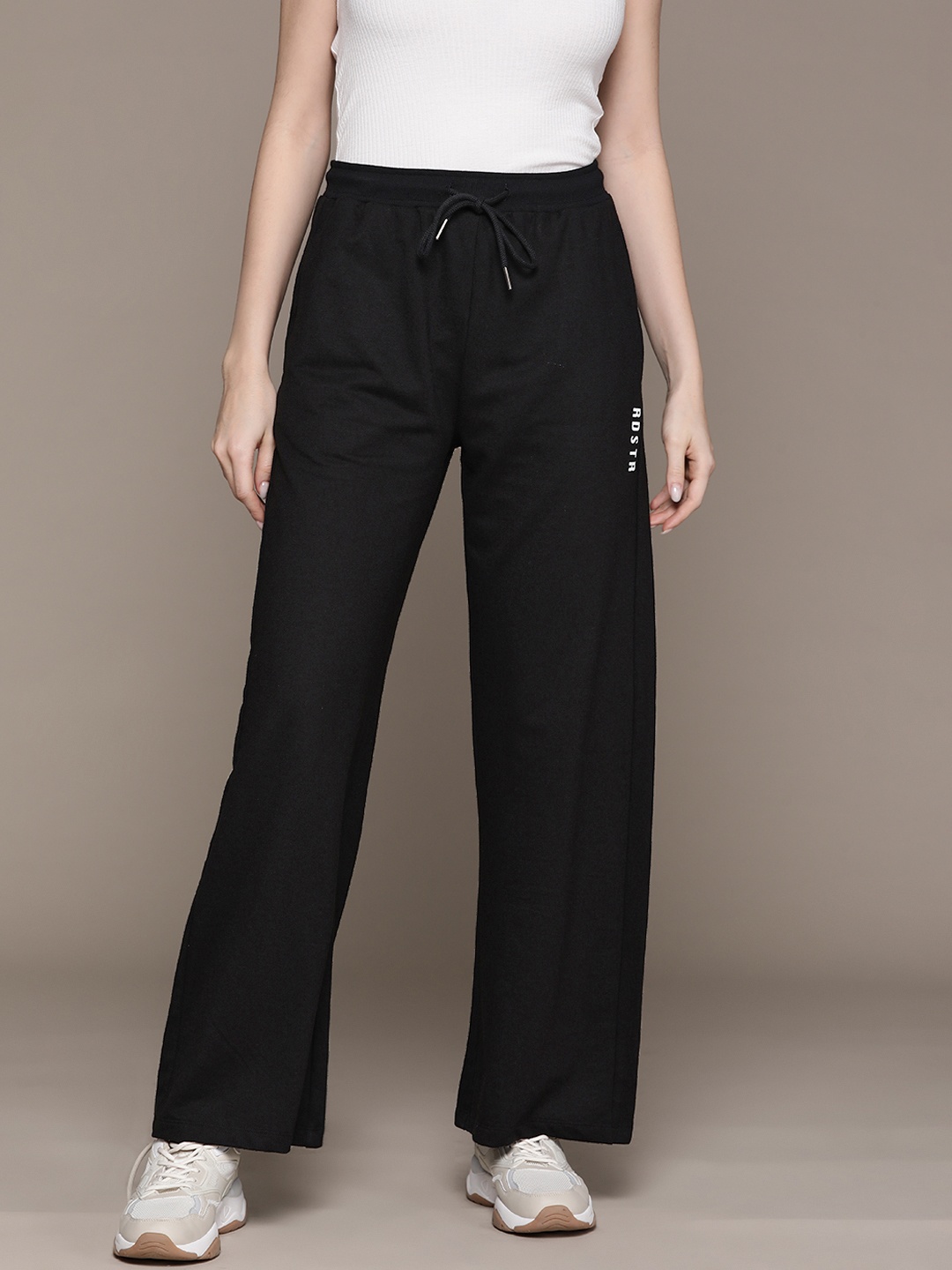 

Roadster Women Solid Regular Fit Track Pants, Black