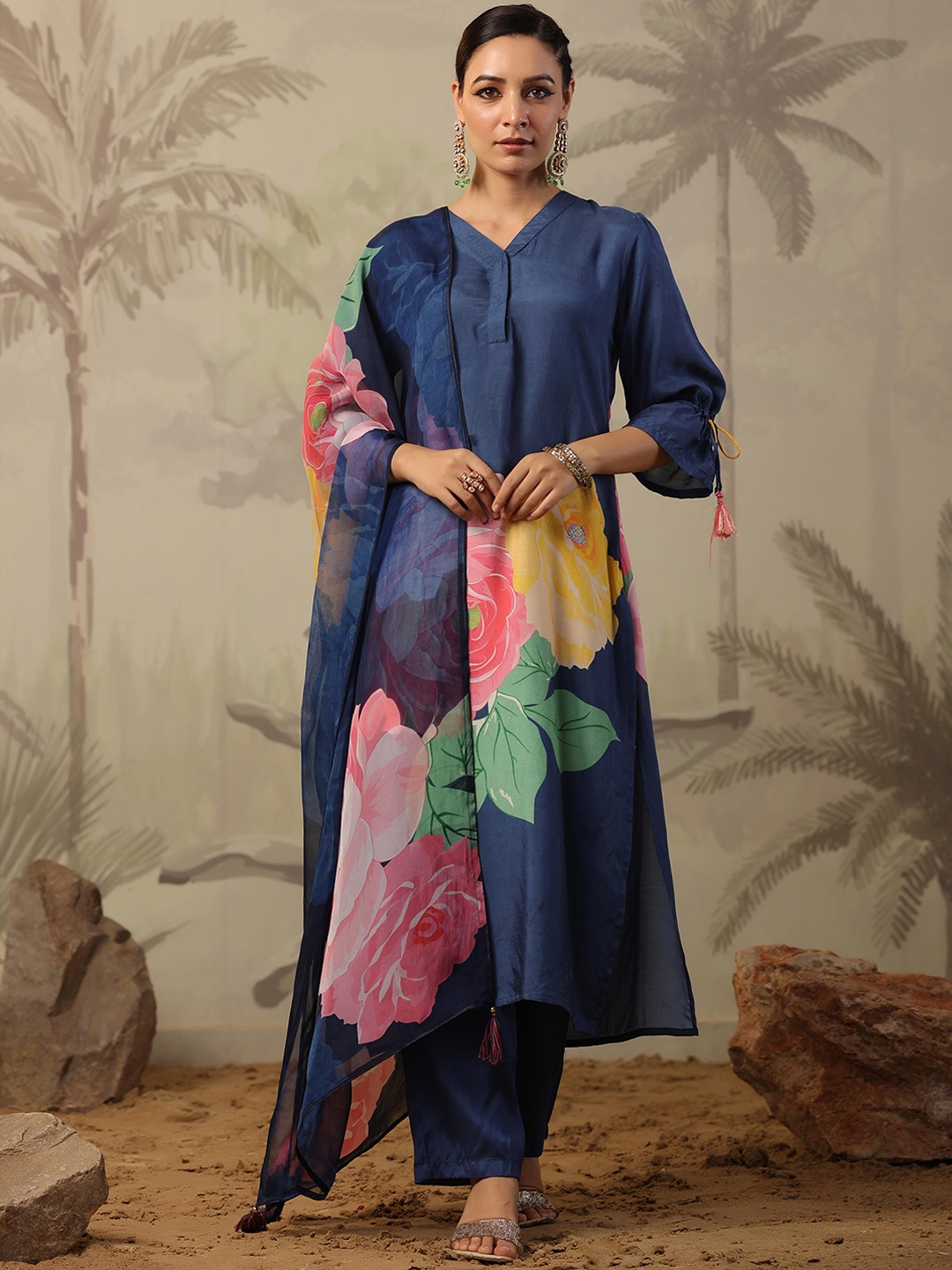 

SCAKHI Floral Printed Straight Kurta with Trousers & Dupatta, Navy blue