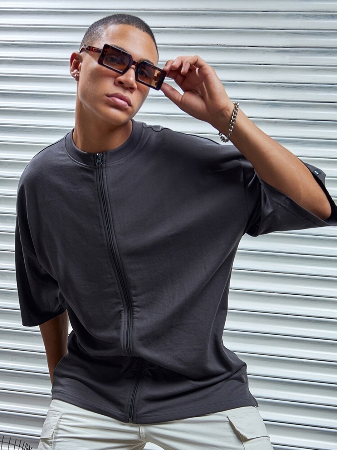 

Bewakoof Heavy Duty 1.0 Men Grey Oversized T-shirt