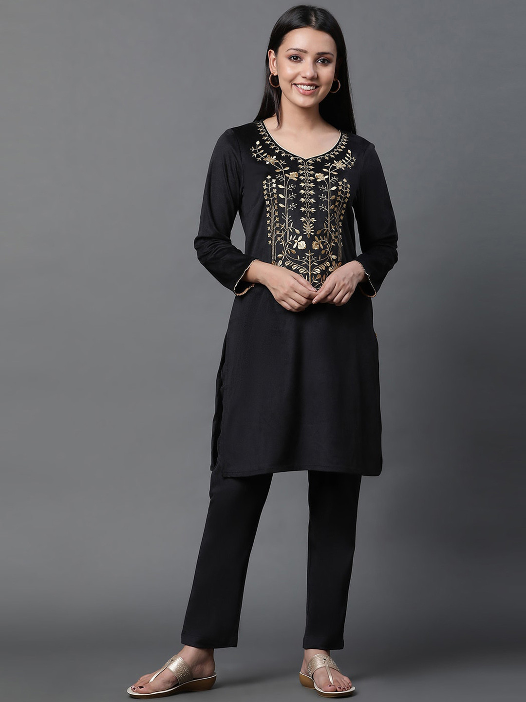 

AURELIA Ethnic Motifs Yoke Design Thread Work Kurta with Trousers, Black
