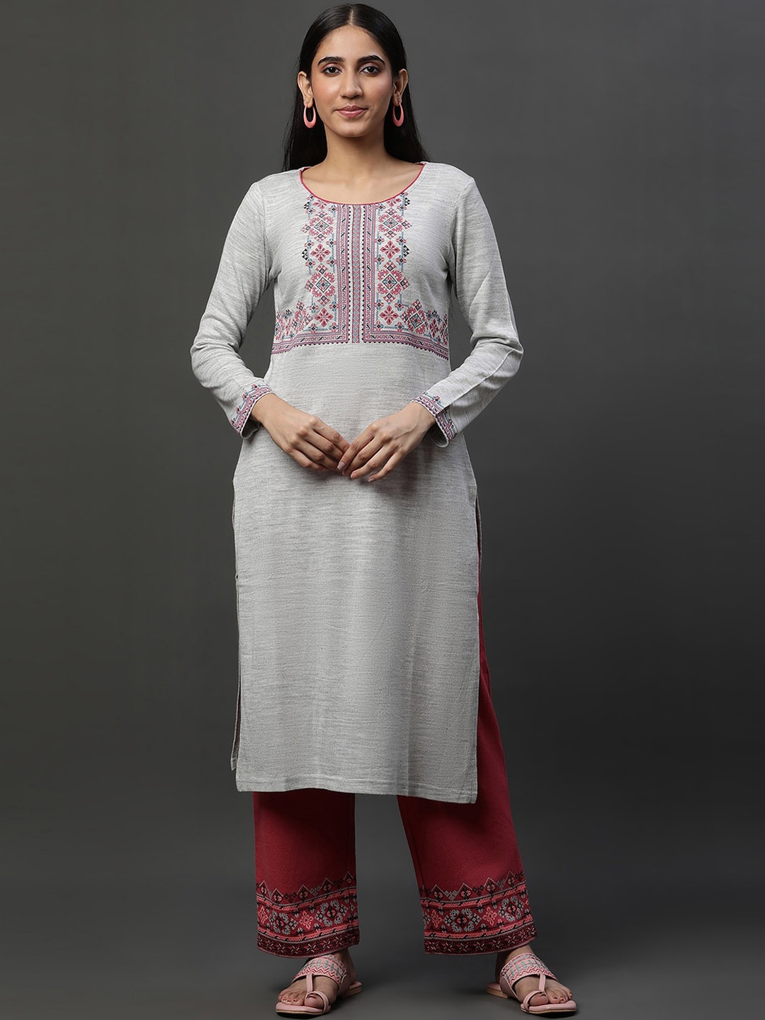 

AURELIA Ethnic Motifs Yoke Design Thread Work Acrylic Straight Kurta with Trouser, Grey