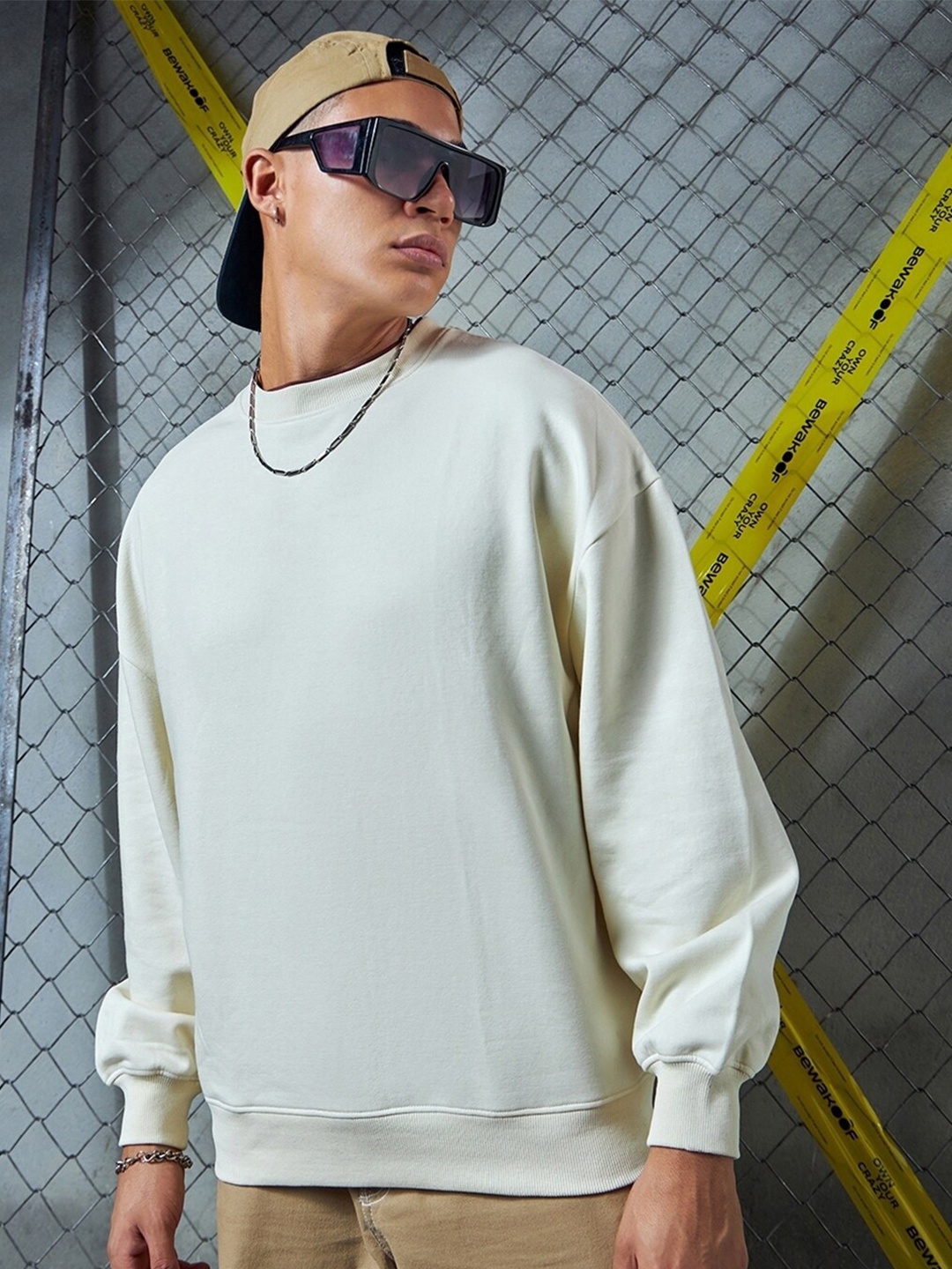 

Bewakoof Men Oversized Sweatshirt, Off white