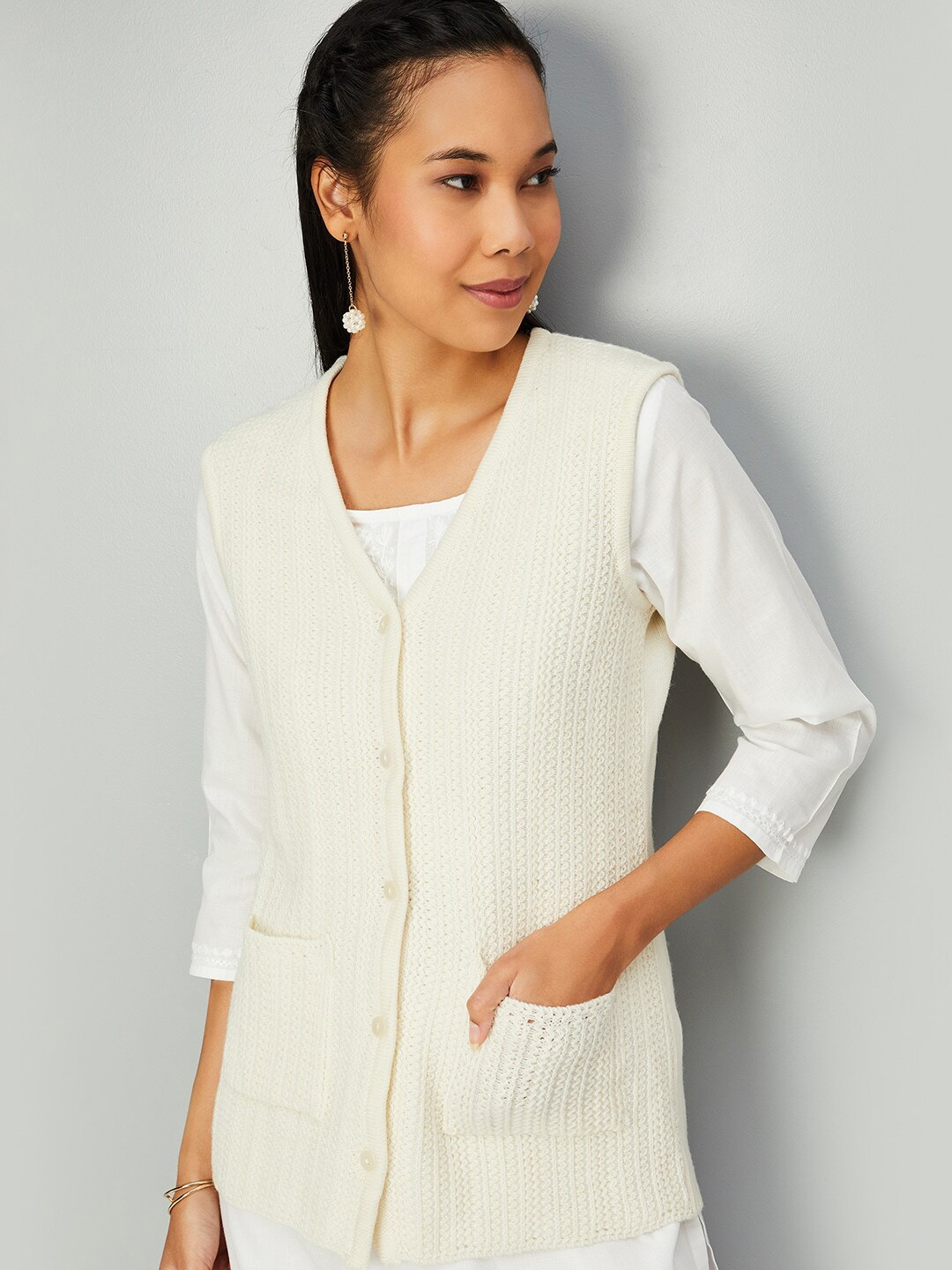 

max Self Design V-Neck Sweater Vest, Off white