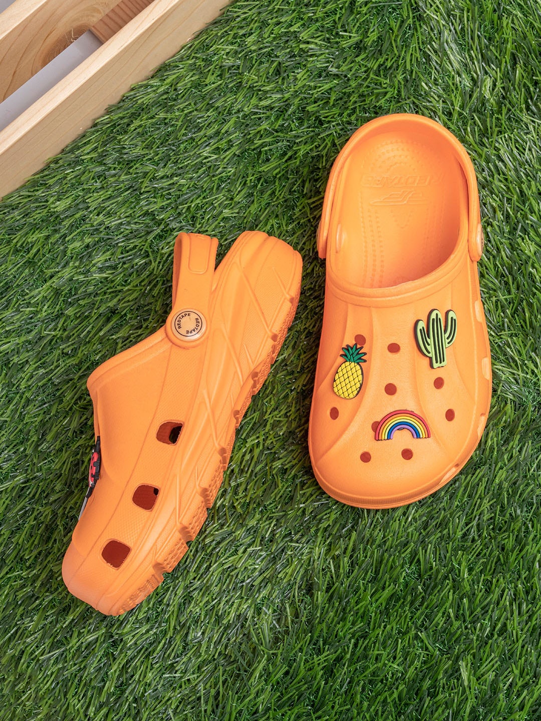 

Red Tape Kids Rainbow Applique Croslite Clogs, Orange