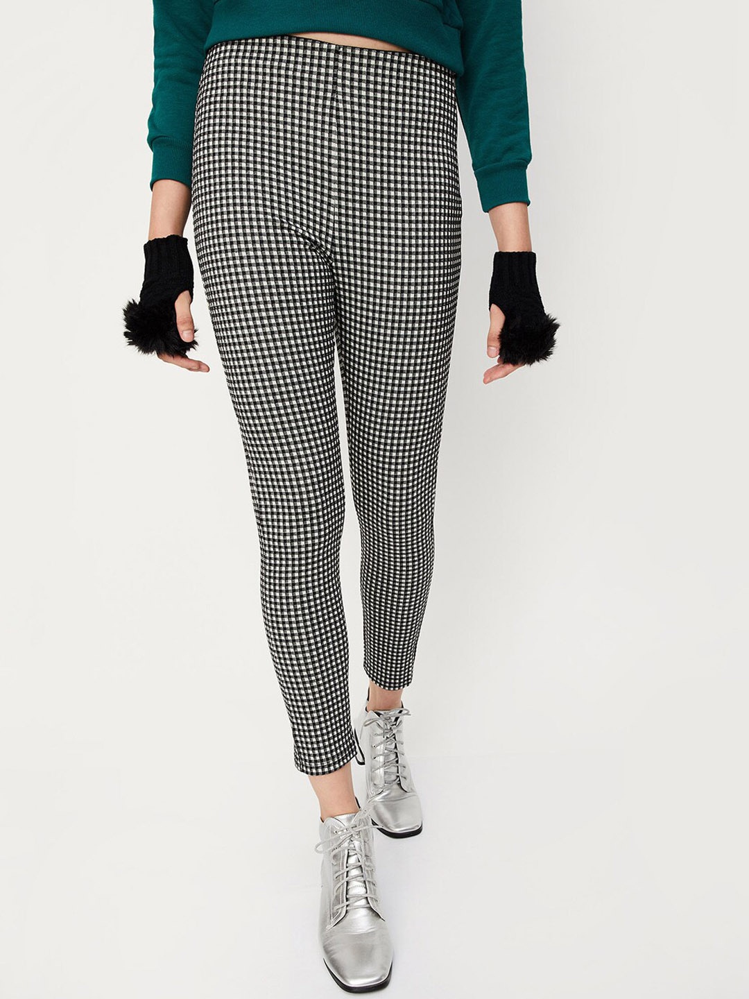 

max Women Mid-Rise Checked Cropped Regular Trousers, Black