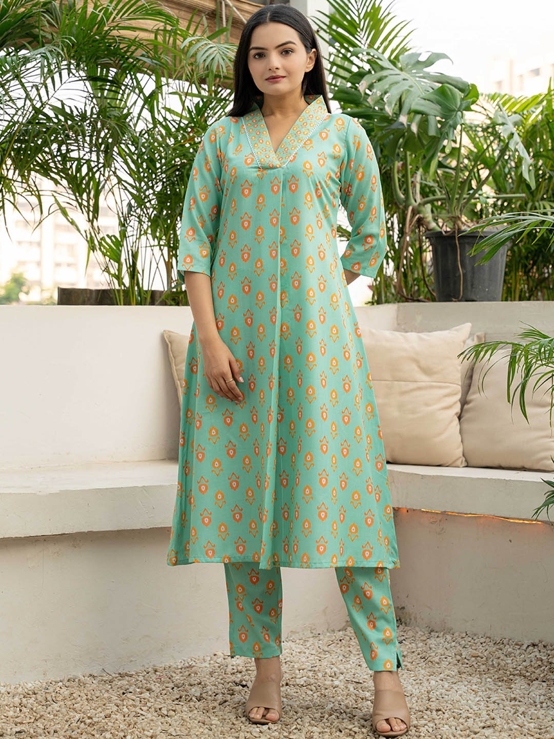 

WEAVLLITE Ethnic Motifs Printed Regular Kurta with Trousers, Green