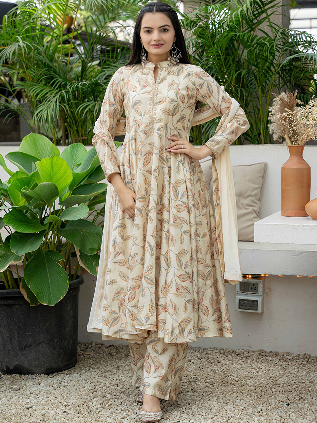 

WEAVLLITE Ethnic Motifs Printed Sequinned Anarkali Kurta with Trousers & Dupatta, Beige