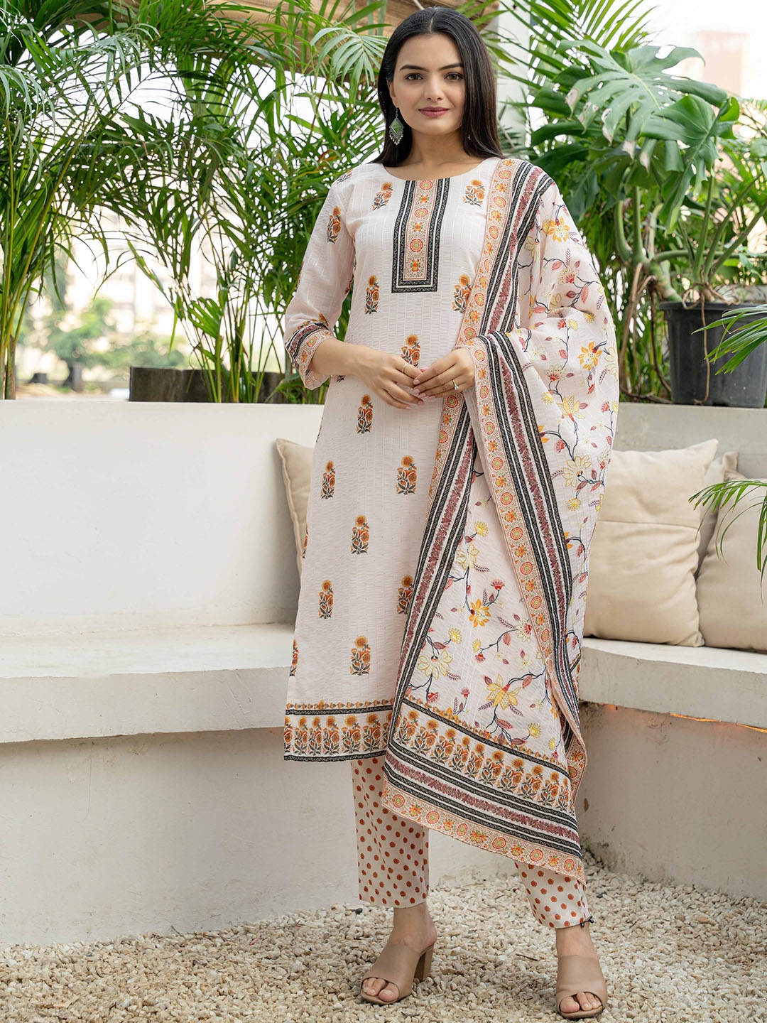 

WEAVLLITE Ethnic Motifs Printed Sequinned Kurta With Trousers & Dupatta, Cream