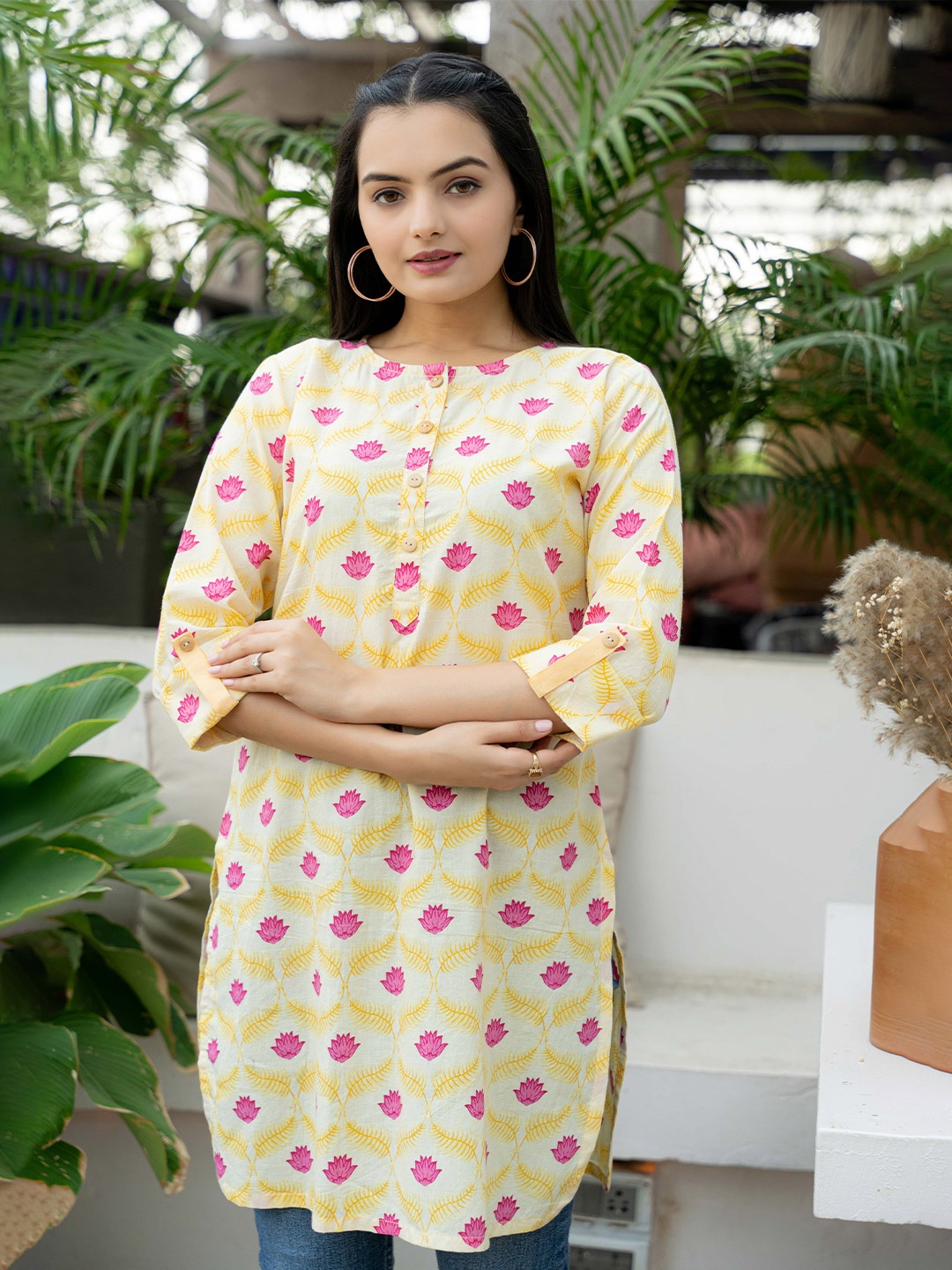 

WEAVLLITE Floral Printed Kurti, Yellow