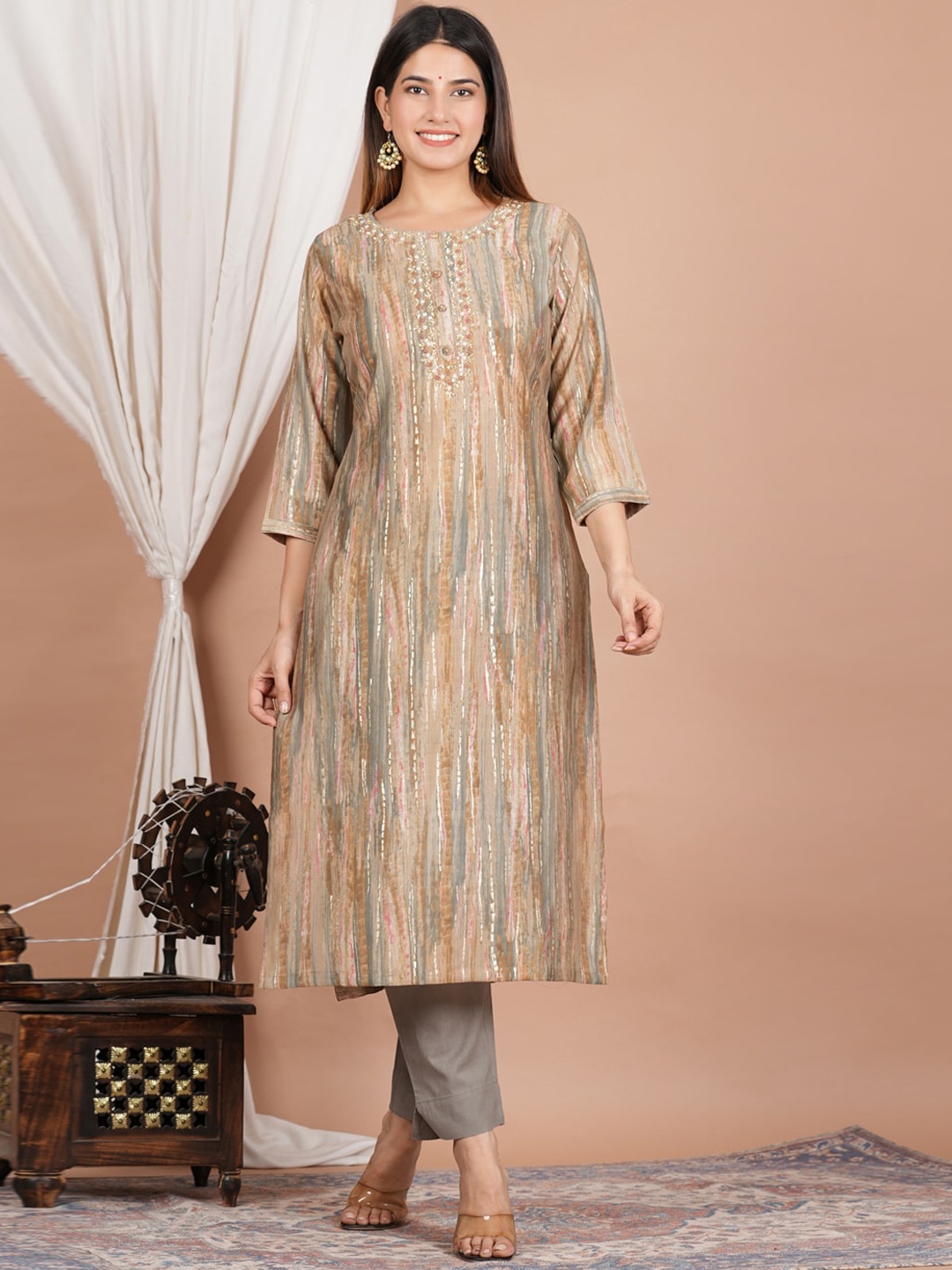 

YASH GALLERY Abstract Printed Straight Kurta with Trousers, Beige