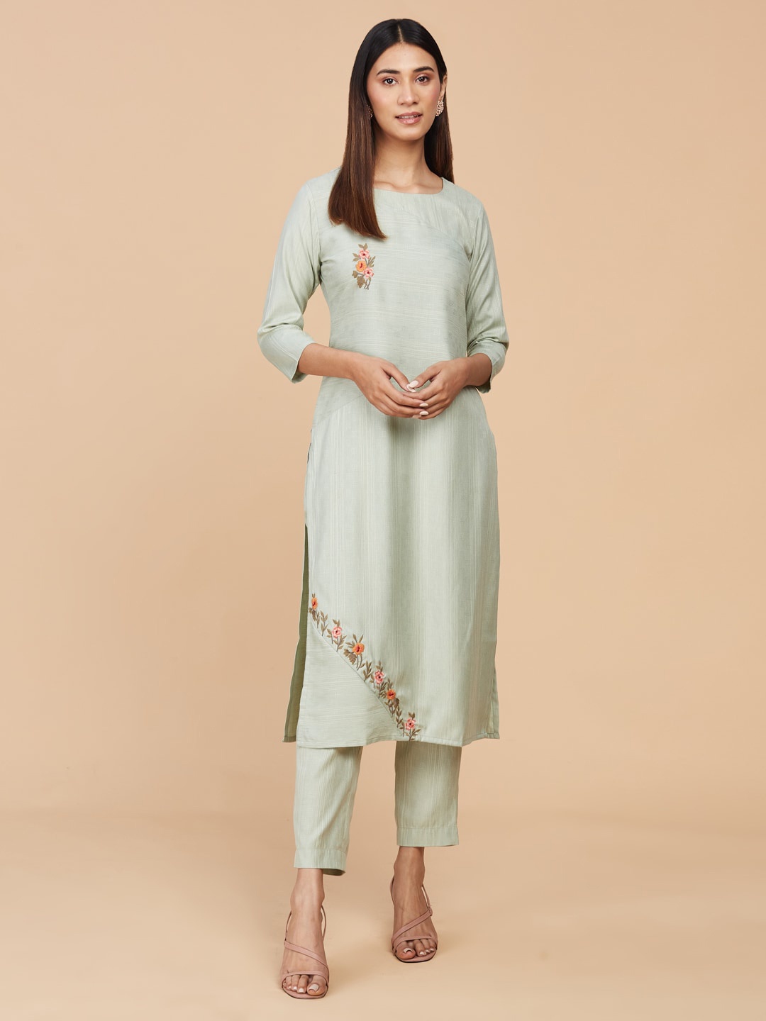 

LAAKHI Embroidered Round Neck Straight Thread Work Kurta, Green