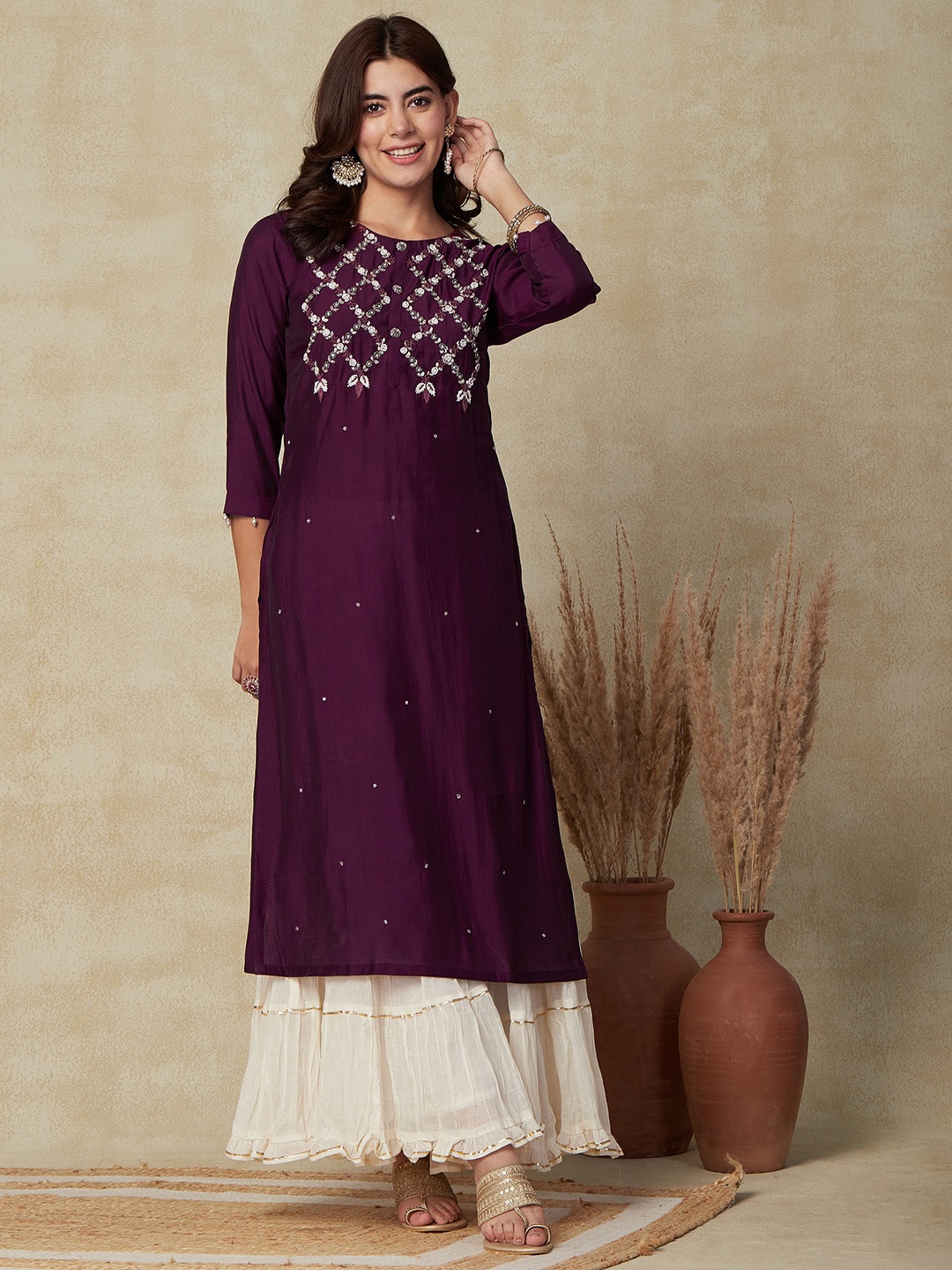 

FASHOR Burgundy Floral Embroidered Beads & Stones Straight Kurta