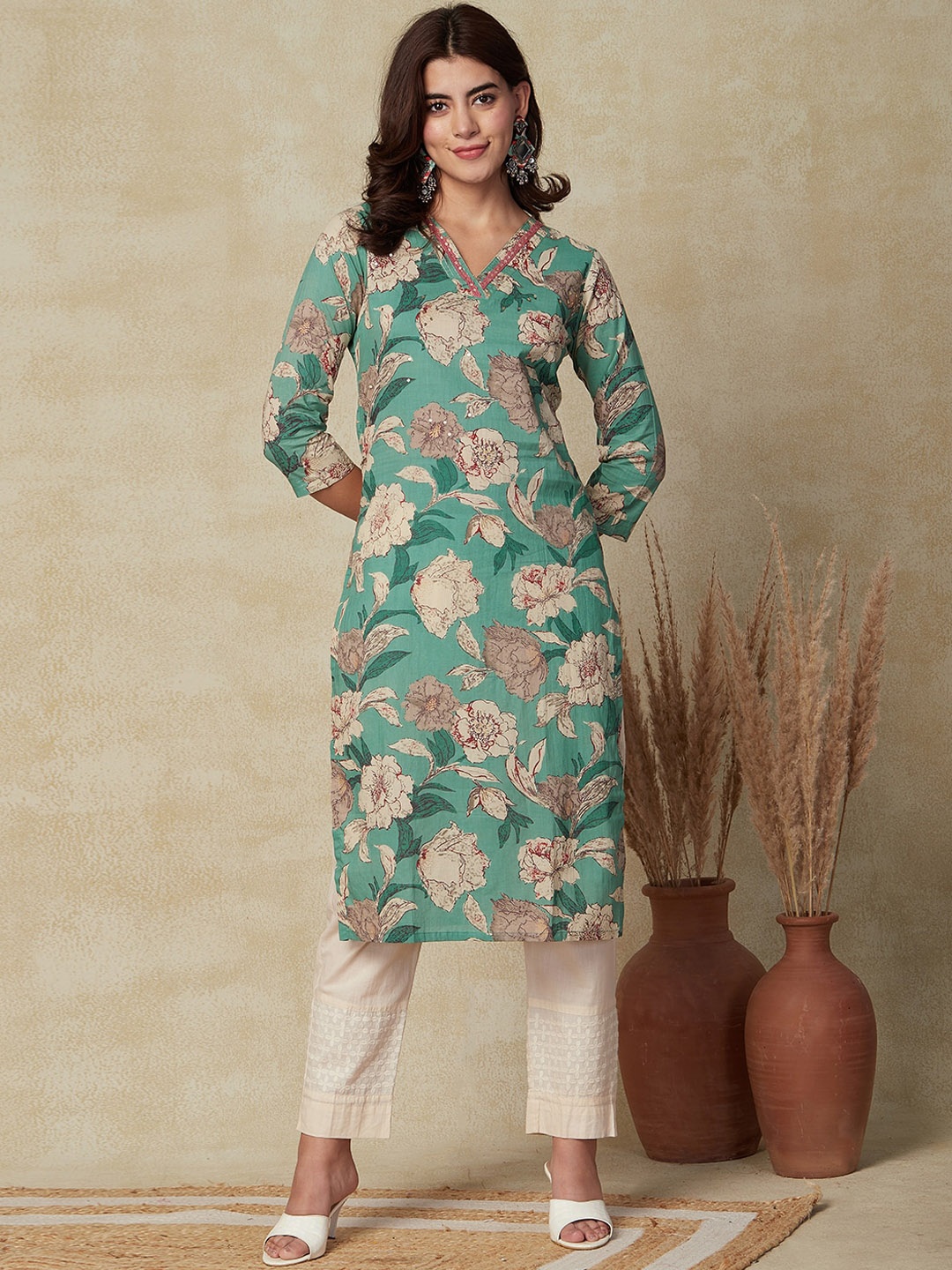 

FASHOR Floral Printed V-Neck Sequinned Cotton Kurta, Green