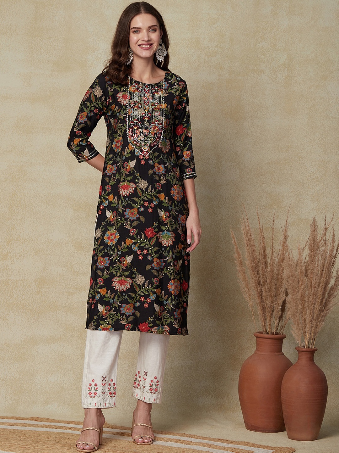 

FASHOR Black Floral Printed Round Neck Thread Work Straight Kurta