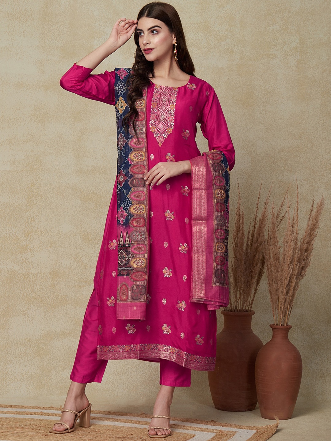 

FASHOR Pink Floral Printed Round Neck RegularZari Kurta With Trousers & Dupatta