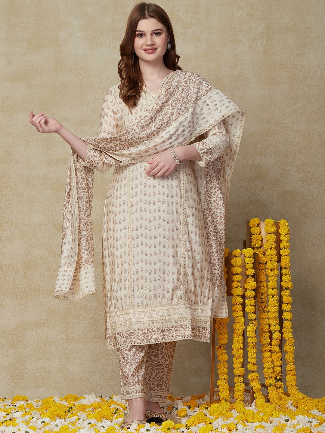 

FASHOR Floral Printed Kurta With Trousers & Dupatta, Off white