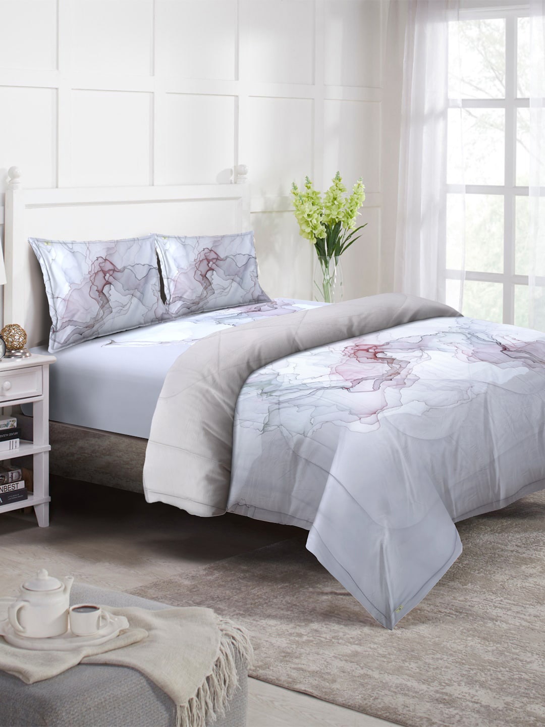 

KLOTTHE Off White Printed Mild Winter Double King Bedding Set