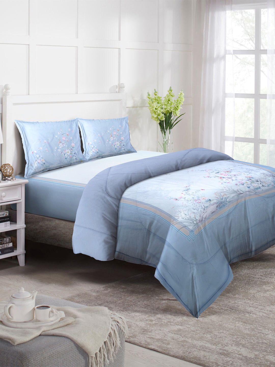 

KLOTTHE Blue & White Floral Printed Mild Winter Double King Bedding Set