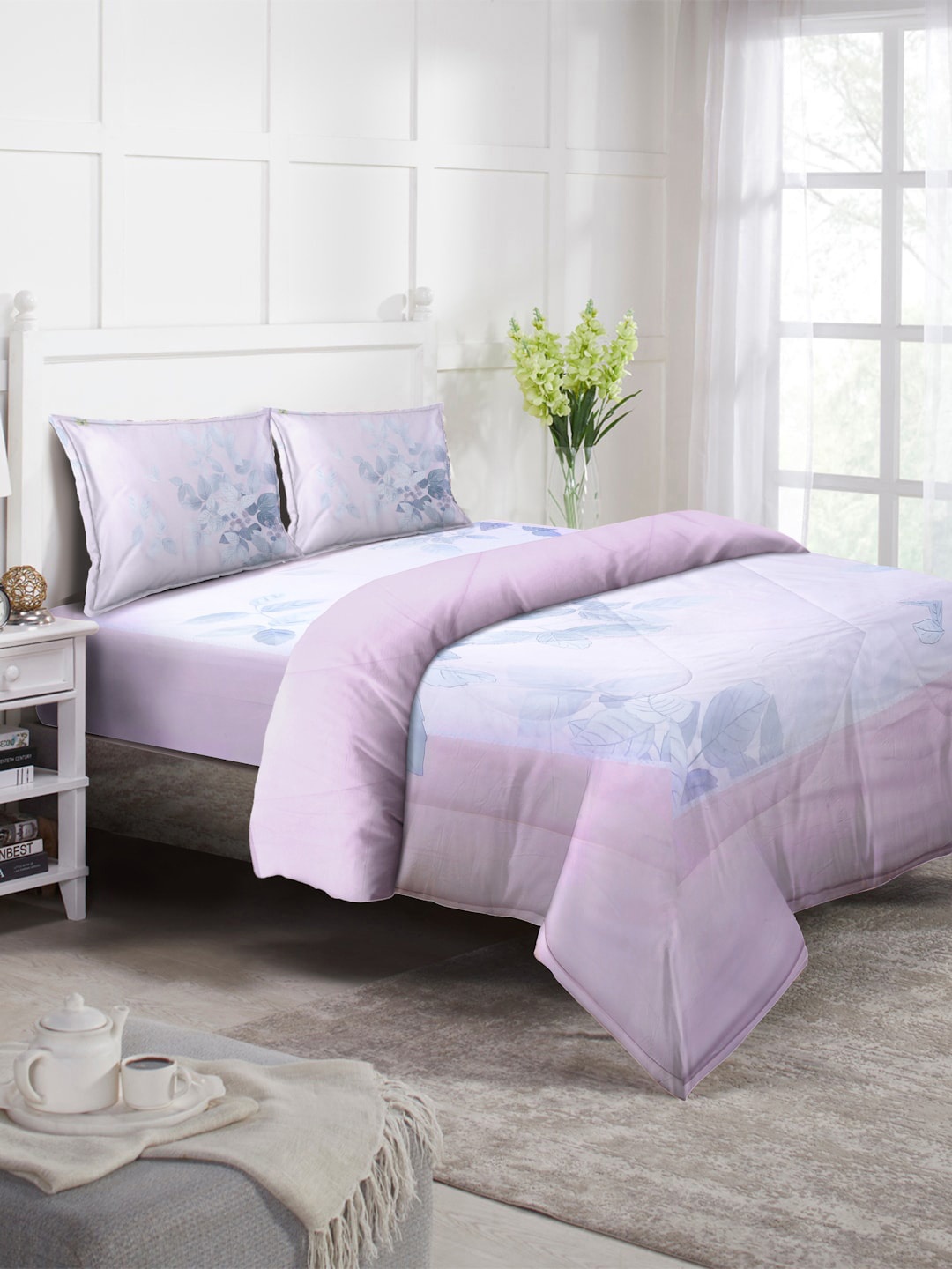 

KLOTTHE White & Pink Printed Mild Winter Double King Bed Bedding Set