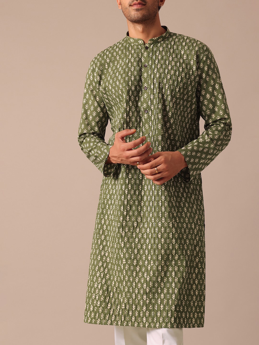 

KALKI Fashion Ethnic Motifs Printed Mandarin Collar Kurta With Pyjama, Green