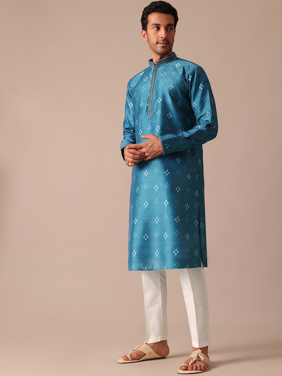 

KALKI Fashion Geometric Printed Mandarin Collar Straight Kurta With Trousers, Blue