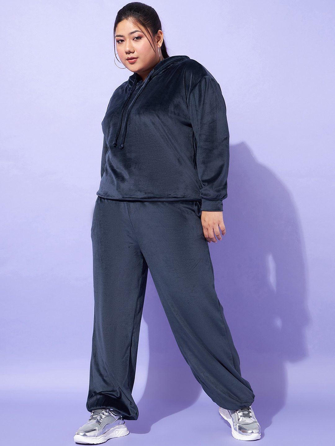 

SASSAFRAS Curve Navy Blue Plus Size Velour Hoodie Neck Sweatshirt With Mid-Rise Joggers