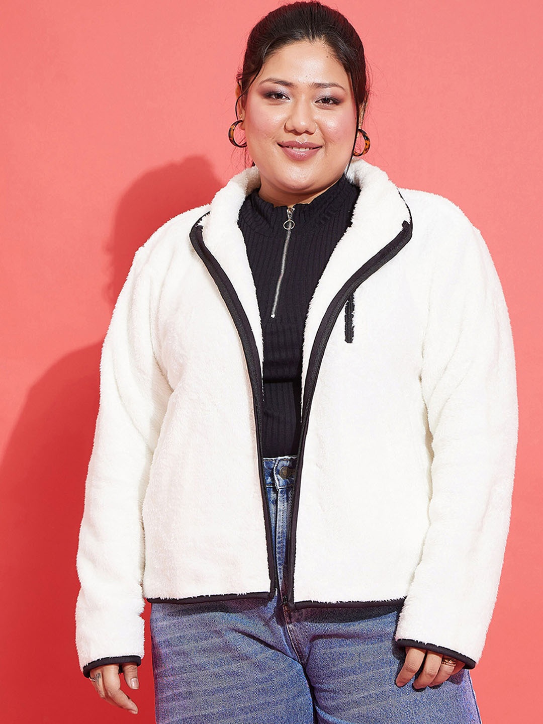 

SASSAFRAS Curve Plus Size White Self Design Mock Collar Tailored Jacket