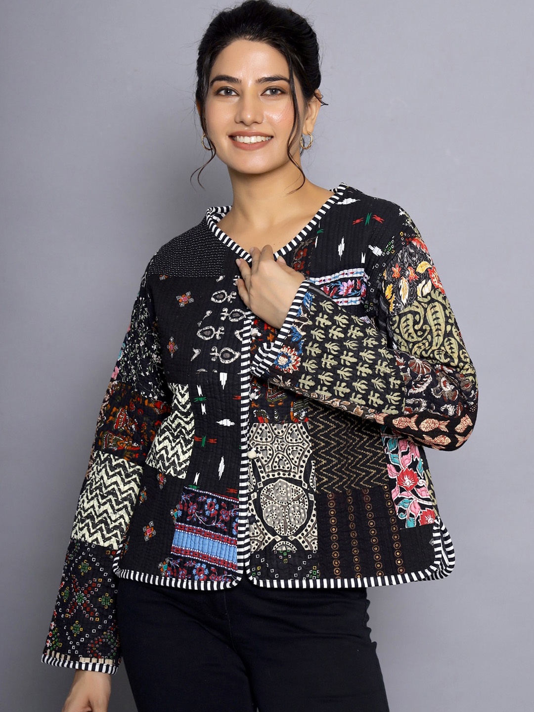 

HANDICRAFT PALACE Graphic Printed Reversible Pure Cotton Open Front Jacket, Black