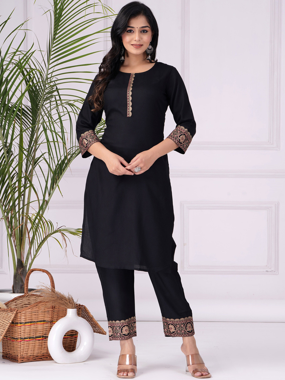 

DK FAB Floral Printed Regular Kurta with Trousers, Black