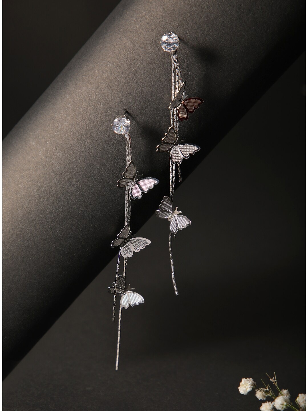 

Zeraki Jewels Rose Gold-Plated Contemporary Drop Earrings, Silver