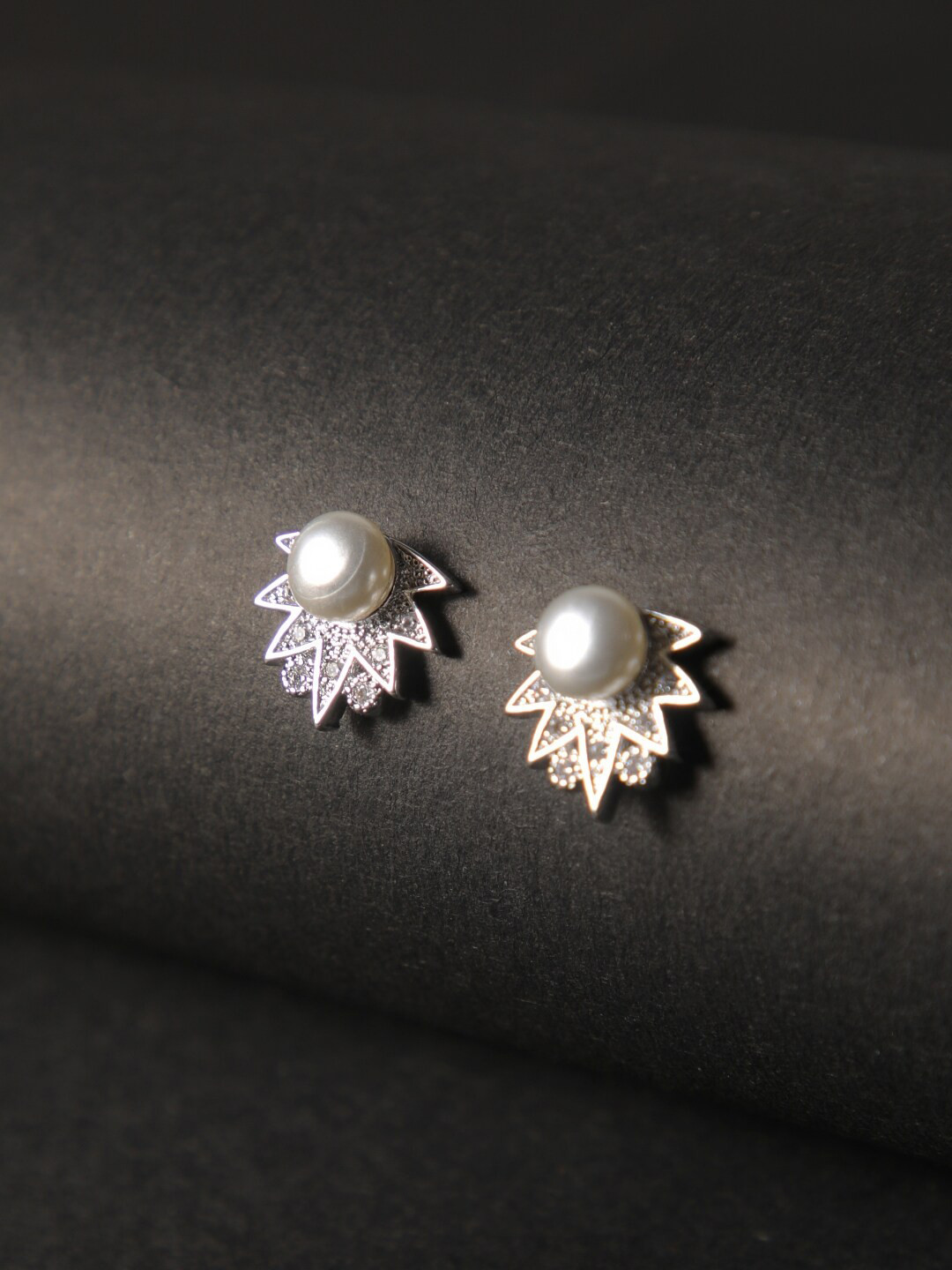 

Zeraki Jewels Gold-Plated Contemporary Studs Earrings, Silver